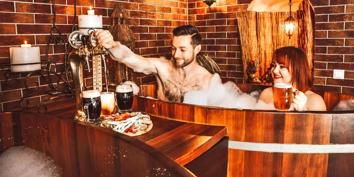 Pivní lázně pro 1–2 osoby: koupel, cedrová sauna, neomezené popíjení piva