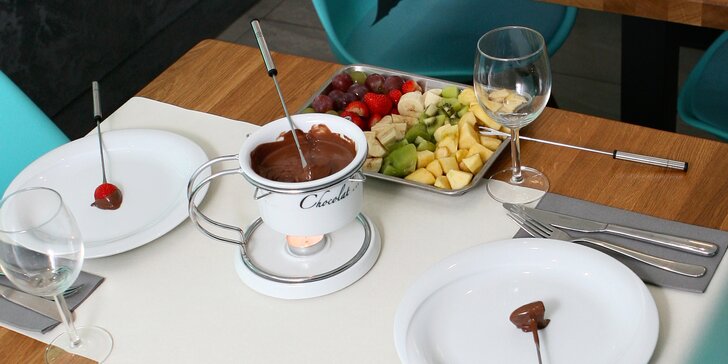 Sladké potěšení: čokoládové fondue s ovocem pro 2 - 4 osoby