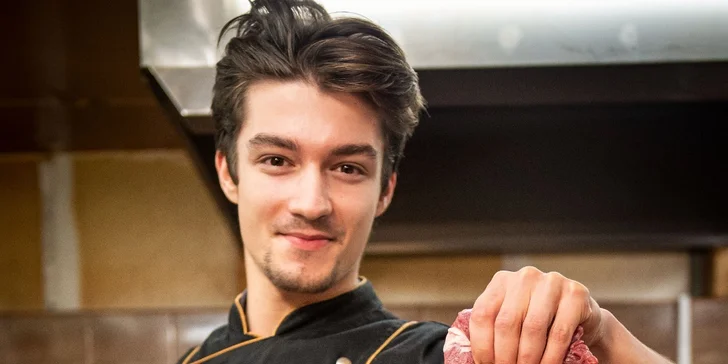 Grill menu pro 2: vepřová žebra, pečené brambory, bagetky, salát i Pepsi a sklenička BBQ omáčky jako dárek