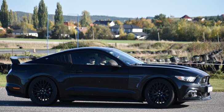 Exkluzivní škola smyku: jízdy ve voze Ford Mustang 5.0 GT na profi polygonu