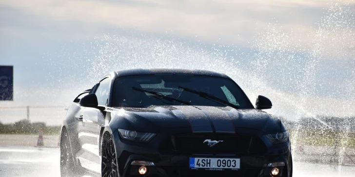 Exkluzivní škola smyku: jízdy ve voze Ford Mustang 5.0 GT na profi polygonu