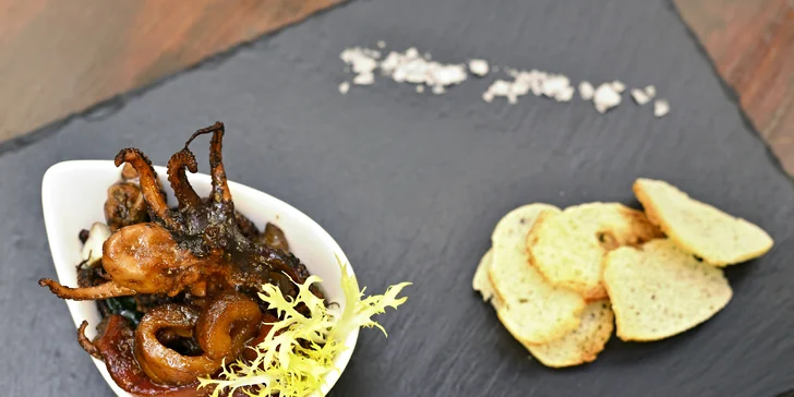6chodové menu v La Bodeguita: chobotnice, tuňák, panenka i víno či koktejly