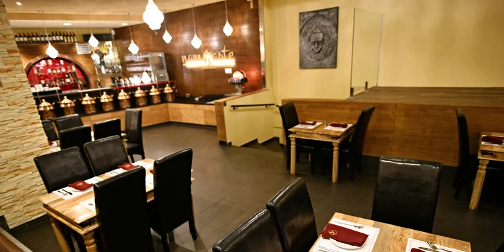 Indická masová nebo vegetariánská hostina v centru Prahy pro 2 osoby