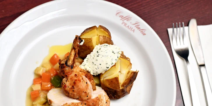 3chodové menu pro dva: kuřecí nebo hovězí steak, restaurace přímo na Staroměstském nám.