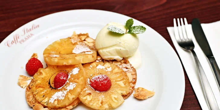 3chodové menu pro dva: kuřecí nebo hovězí steak, restaurace přímo na Staroměstském nám.