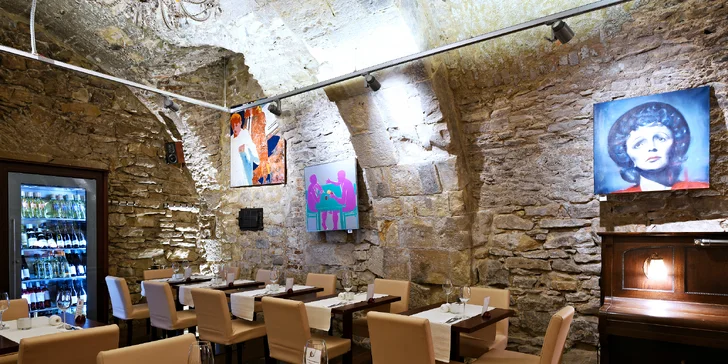 3chodové menu pro dva: kuřecí nebo hovězí steak, restaurace přímo na Staroměstském nám.