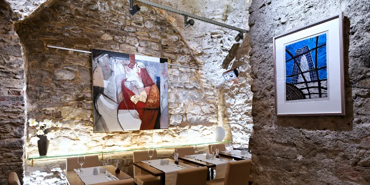 3chodové menu pro dva: kuřecí nebo hovězí steak, restaurace přímo na Staroměstském nám.
