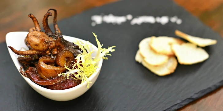 6chodové menu v La Bodeguita: chobotnice, tuňák, panenka i víno či koktejly