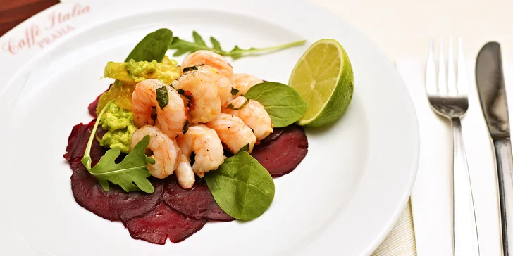 3chodové menu pro dva: kuřecí nebo hovězí steak, restaurace přímo na Staroměstském nám.