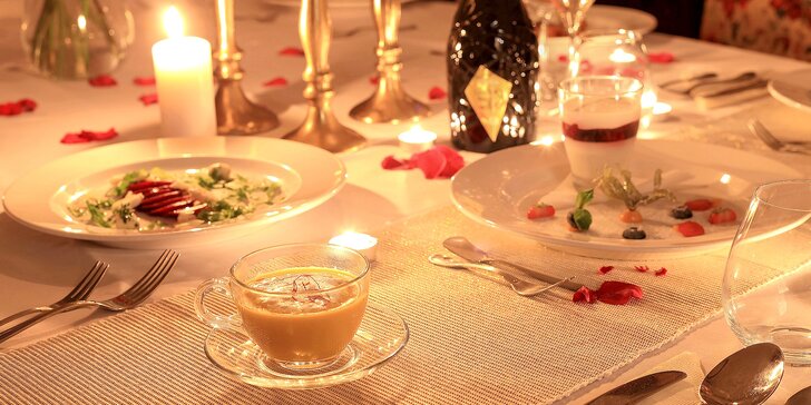 Romantika jak má být: exkluzivní 5chodová večeře při svíčkách a s přípitkem