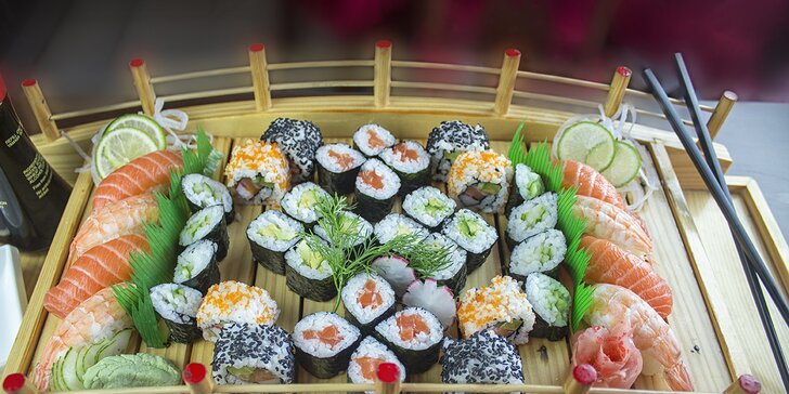 Sushi sety s lososem, krevetami i avokádem: 30 nebo 40 ks a pikantní polévka