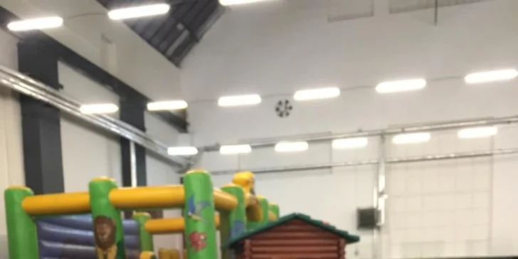 Hurá si zaskákat: vstup do arény s trampolínami a dalšími atrakcemi