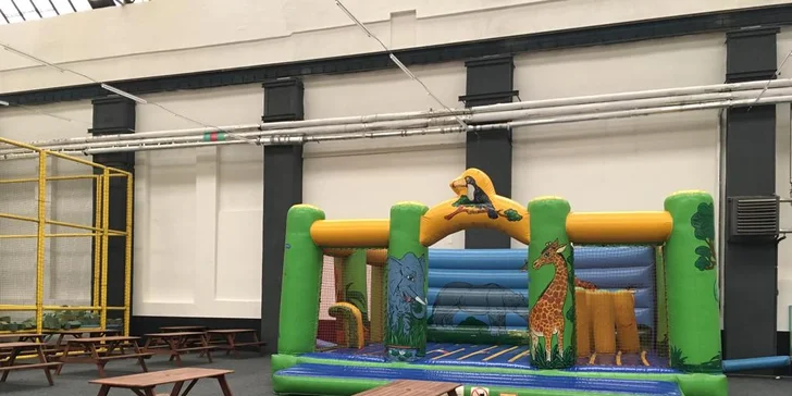 Hopsa hejsa: aréna s trampolínami a dalšími atrakcemi, celodenní vstup pro jednoho i rodinu