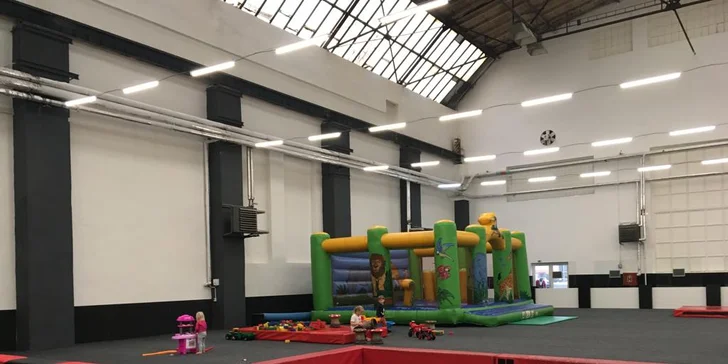 Hurá si zaskákat: vstup do arény s trampolínami a dalšími atrakcemi