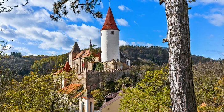 Strávíte tady pohodovou dovolenou, zůstat můžete až 7 nocí. Na Křivoklát je to asi 30 km. 
