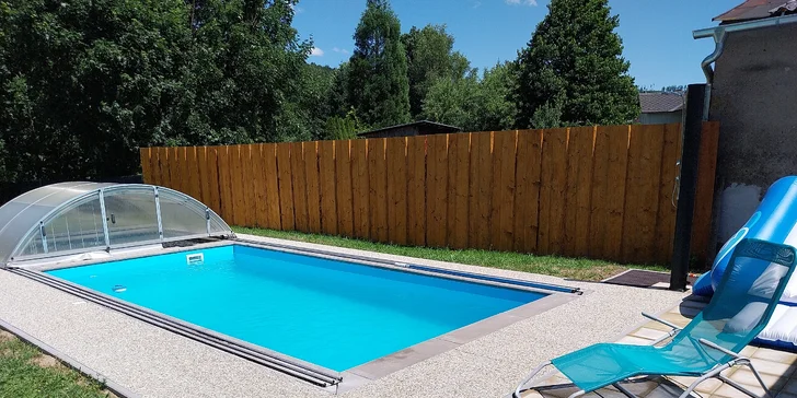 V letnej sezóne máte prístup aj do vonkajšieho bazéna.