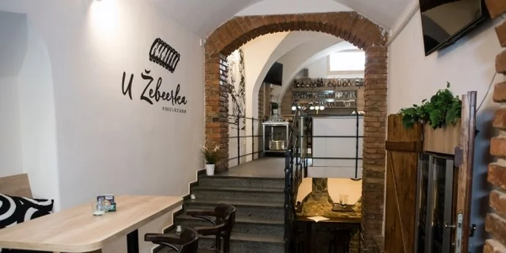 Stůl si zamluvte alespoň 24 hodin předem.
