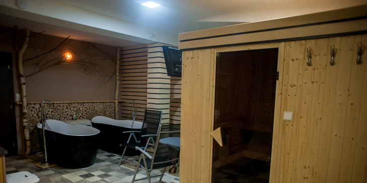 V rámci vybraných balíčků máte v ceně i privátní vířivku, saunu nebo neomezený vstup do bazénů. 