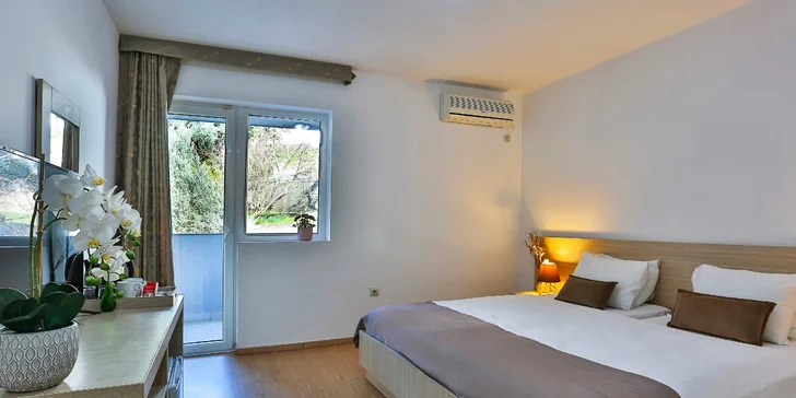 Ubytujete se v příjemných apartmánech až pro 4 osoby. 