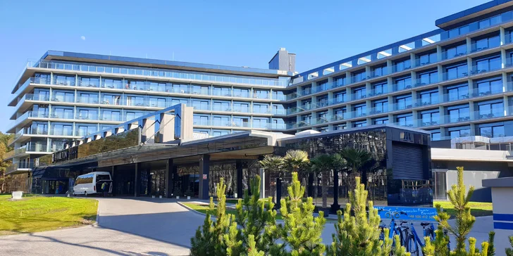 Hotel leží jen pár kroků od pláže ve Svinoústí.
