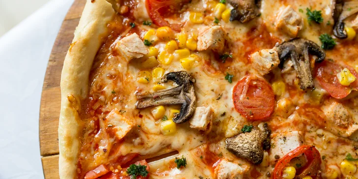 Vybrať svojho pizza favorita si môžete až z jedenásich druhov pizze, od klasickej Margherity, Quattro Formaggi pre milovníkov syra až po poriadne štipľavú Diabolskú.