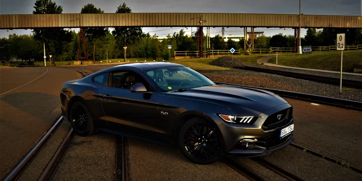 Rozjeďte to v žihadle Ford Mustang GT 5.0 2017 až na 60 minut