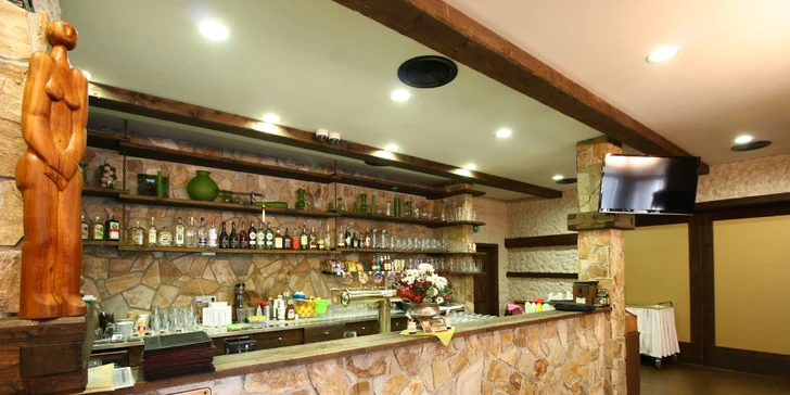 4chodové menu v restauraci s výhledem na Lysou horu: kachní prsa nebo pstruh i lahev vína
