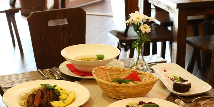 4chodové menu v restauraci s výhledem na Lysou horu: kachní prsa nebo pstruh i lahev vína