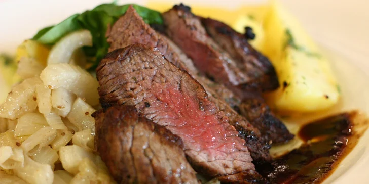 4chodové menu v restauraci s výhledem na Lysou horu: kachní prsa nebo pstruh i lahev vína