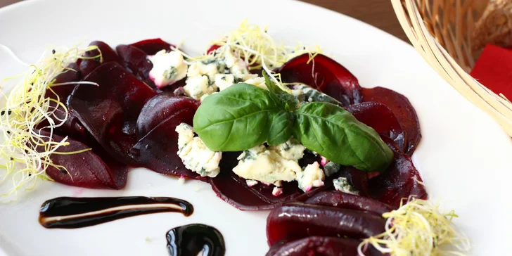4chodové menu v restauraci s výhledem na Lysou horu: kachní prsa nebo pstruh i lahev vína