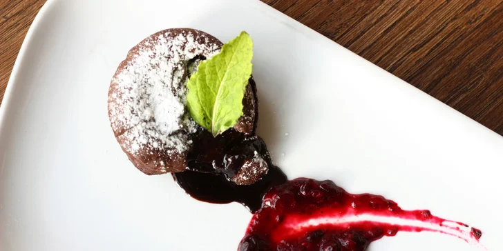 4chodové menu v restauraci s výhledem na Lysou horu: kachní prsa nebo pstruh i lahev vína