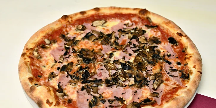 Restaurace blízko Karlova mostu: až 5 pizz dle výběru s sebou
