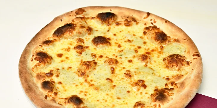 Restaurace blízko Karlova mostu: až 5 pizz dle výběru s sebou