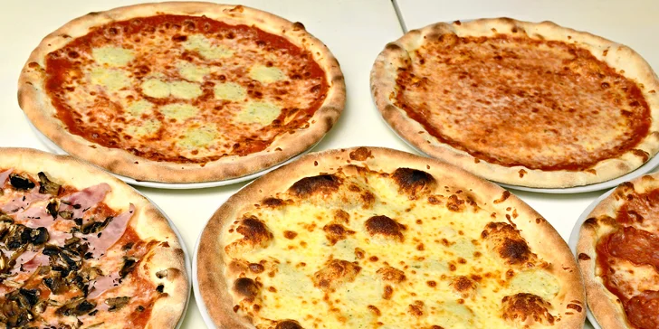 Restaurace blízko Karlova mostu: až 5 pizz dle výběru s sebou