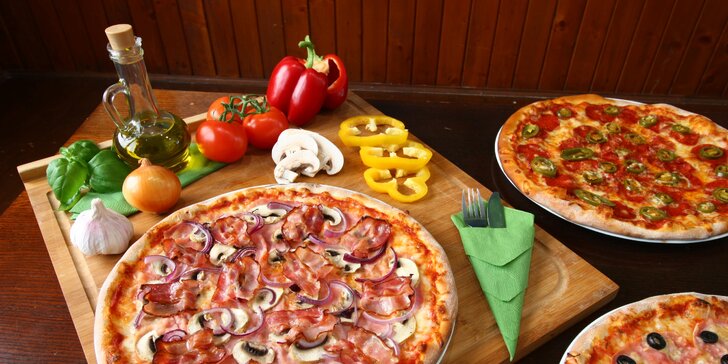 Pizza U Gustlíčka: výběr z několika druhů klasické (⌀ 32 cm) i XXL pizzy (⌀ 45 cm)