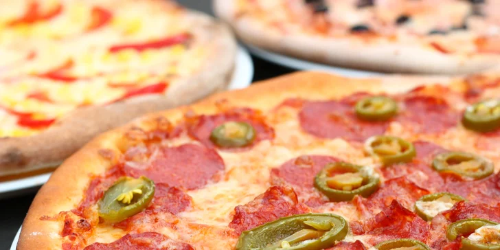 Pizzy od Gustlíčka: výběr z 15 druhů o průměru 32 cm i XXL pizzy