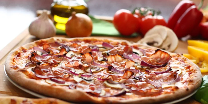 Pizzy od Gustlíčka: výběr z 15 druhů o průměru 32 cm i XXL pizzy