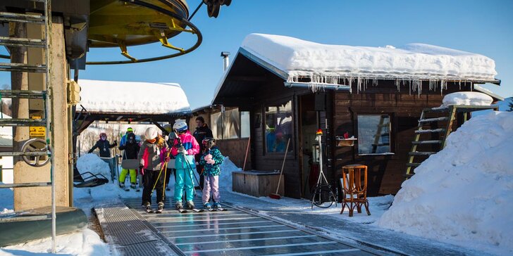 Na lyže s celou rodinou: celodenní permanentky do Skiareálu Vrchlabí – Kebrlák