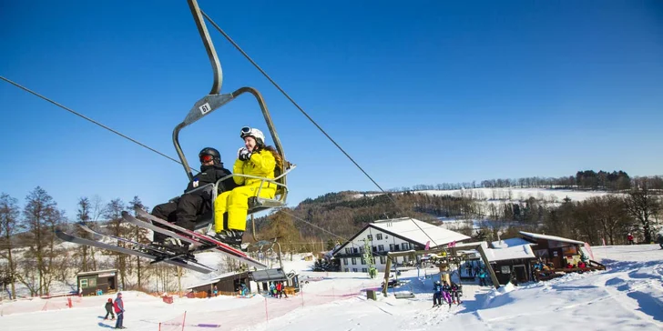 Na lyže s celou rodinou: celodenní permanentky do Skiareálu Vrchlabí – Kebrlák