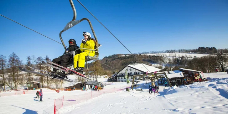 Na lyže s celou rodinou: celodenní permanentky do Skiareálu Vrchlabí – Kebrlák