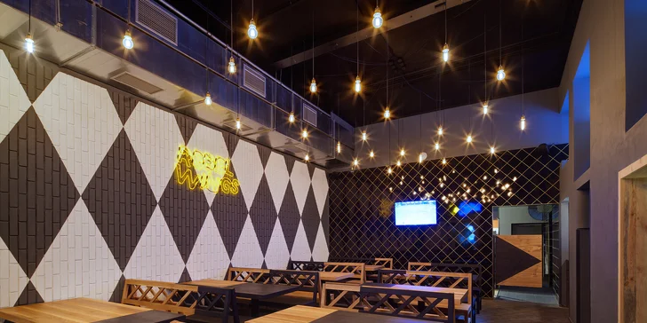 Pochutnejte si opět na masových specialitách: otevřený voucher do Rebel Wings v hodnotě až 1500 Kč