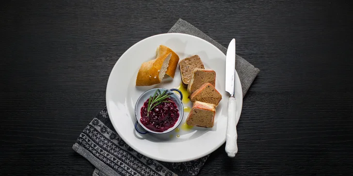 Pochutnejte si opět na masových specialitách: otevřený voucher do Rebel Wings v hodnotě až 1500 Kč