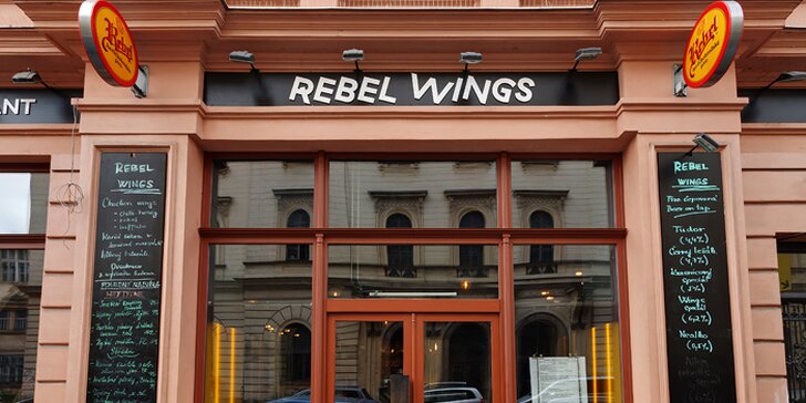 Pochutnejte si na masových specialitách: otevřený voucher do Rebel Wings v hodnotě až 1000 Kč