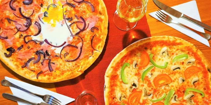 Dvě 40cm pizzy podle výběru: margherita, salámová, špenátová i s kuřecím