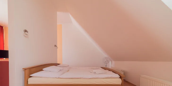 Až 7 dní na úpatí Malých Karpat včetně snídaně a lahve sektu