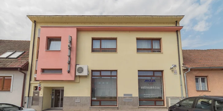 Až 7 dní na úpatí Malých Karpat včetně snídaně a lahve sektu