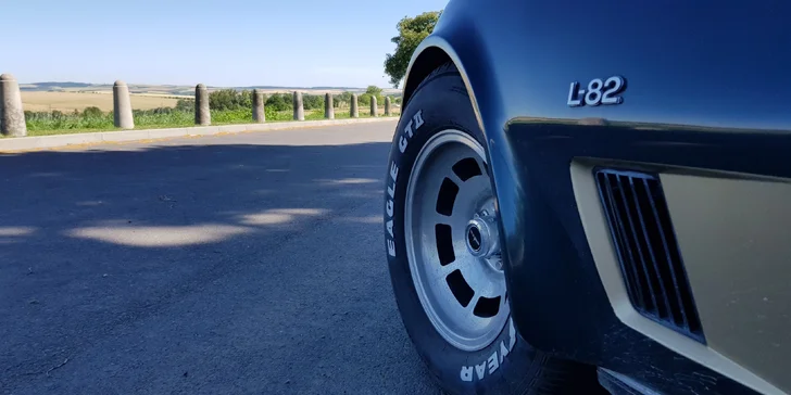 Sportovní veterán Chevrolet Corvette C3 - L82: 10–30 min. spolujízdy či řízení