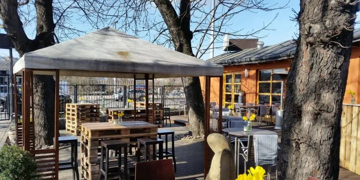 3 nebo 5 chodů v podolské restauraci: grilované kalamáry, hovězí chuck roll a další dobroty s vínem či bez