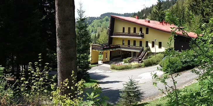 Wellness relax v Beskydech: lyžování, bazén, sauna i večeře při svíčkách