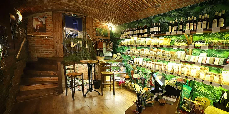 25g bio raw kulička s ořechy, chia semínky a surovinami z Amazonie a horký nápoj